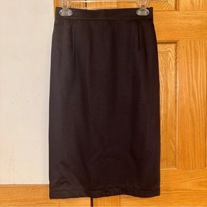 Pencil skirt knee length lightweight fully lined size 4